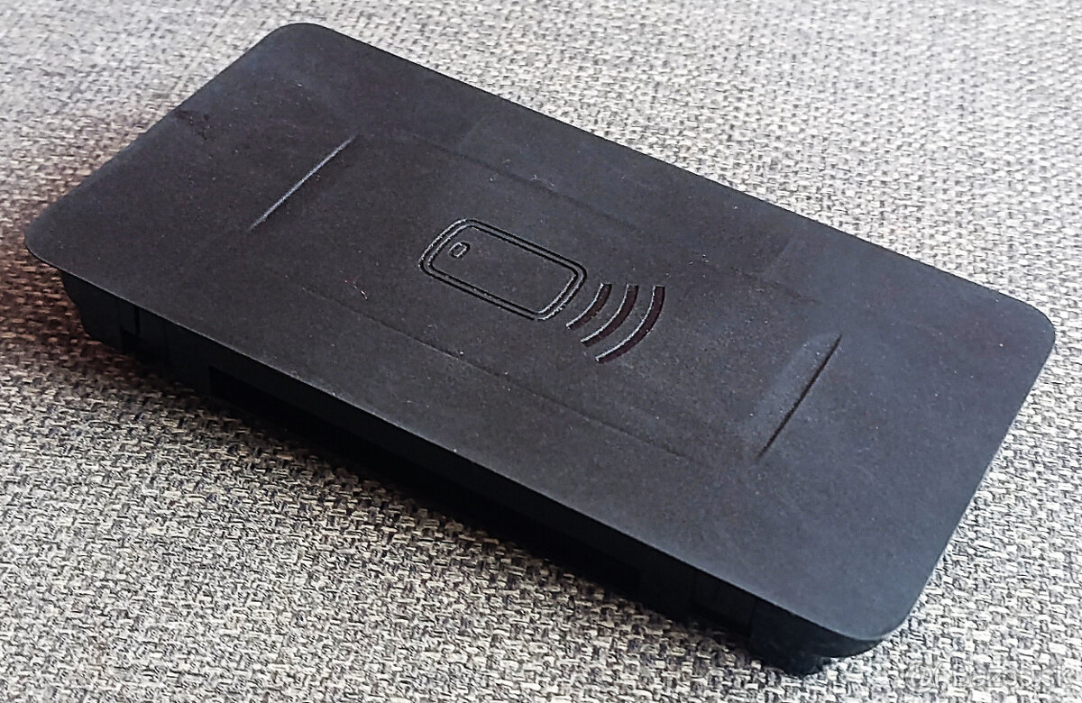 odkladacia priehradka s NFC na BMW - 10