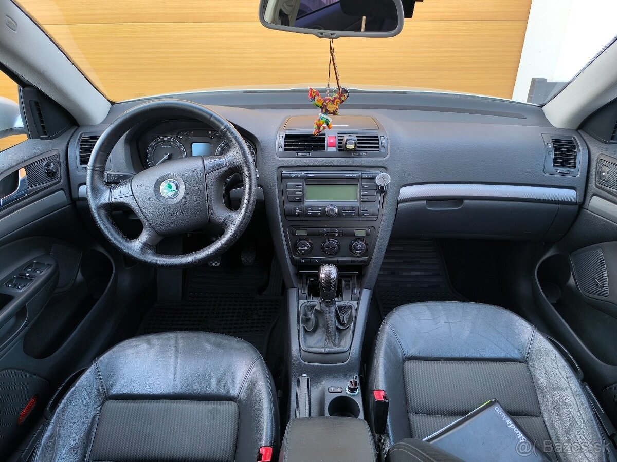 Škoda Octavia Combi Elegance 2,0TDI M6 - 10