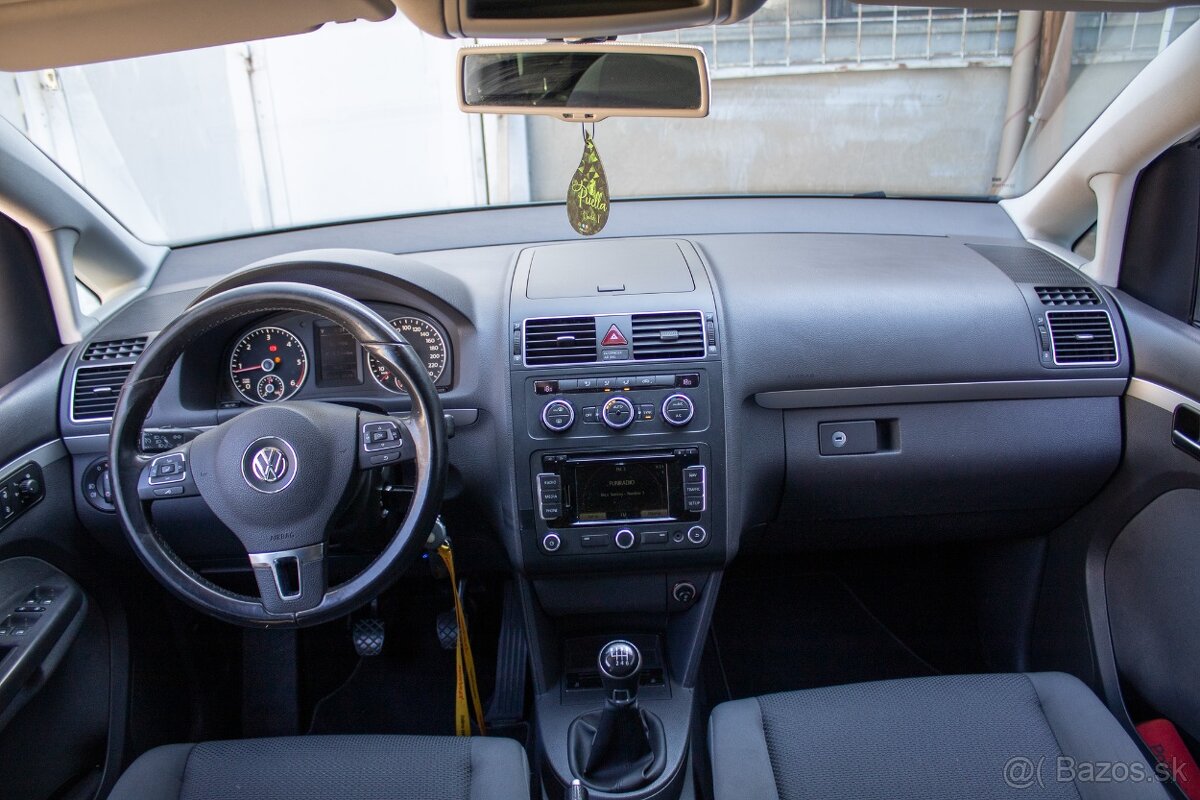 VW Touran 1.6 TDI - 10