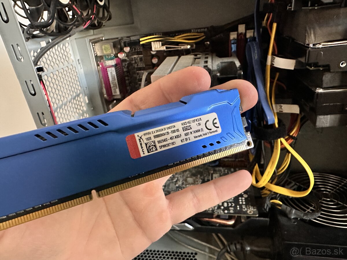 Pc zostava s monitorom a reproduktormi - 10