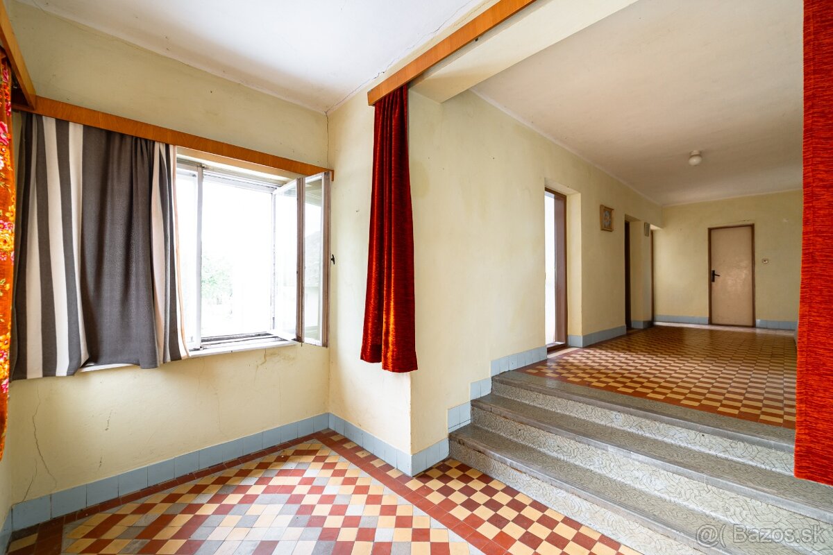 Na predaj rodinný dom v krásnym pozemkom v obci Sačurov - 10