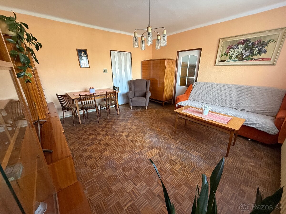 Rodinný dom s pozemkom v Kozárovciach - 10