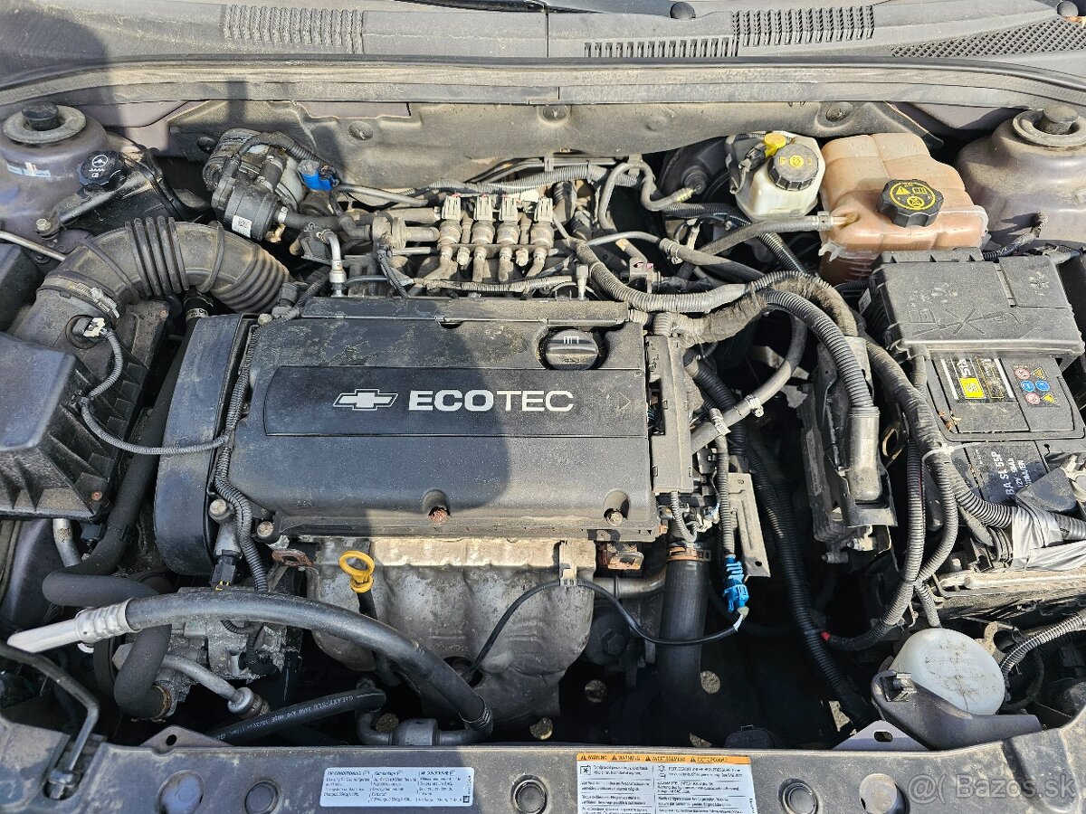 Predám alebo rozpredám Chevrolet cruze 1,8 bez motora. - 10