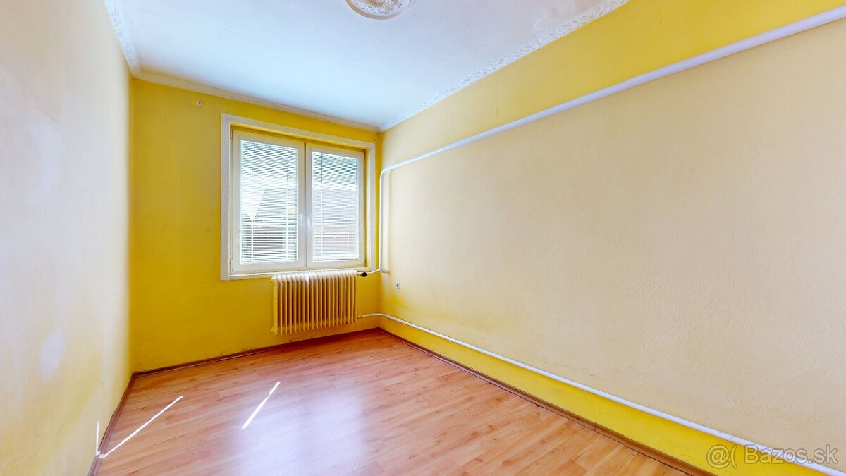 LIMITOVANÁ CENA - Starší rodinný dom so slnečným pozemkom - 10