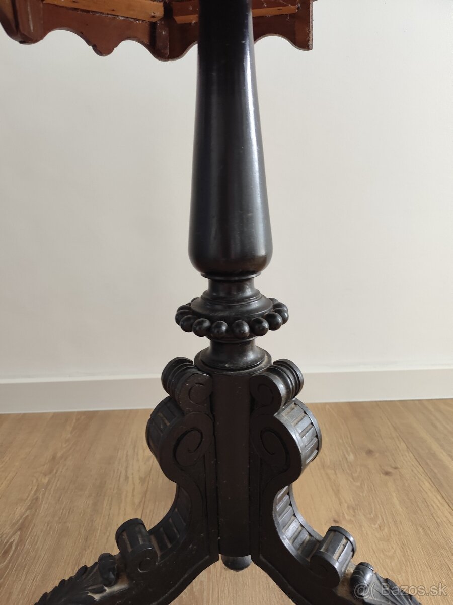 Starožitný drevený stolik - 10