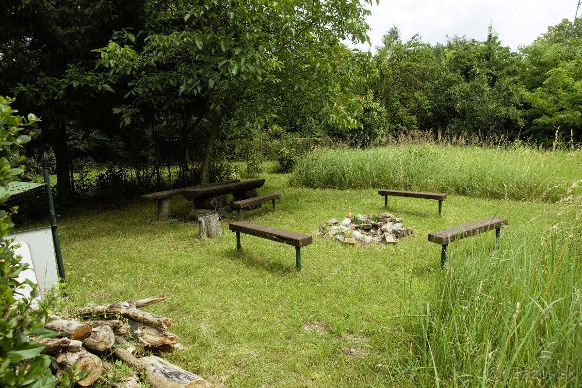 8 árový pozemok s chatou. - 10