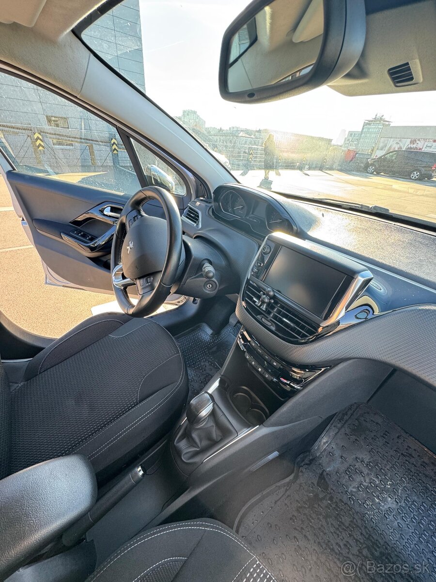 Peugeot 208,1.2 PureTech Active, 61 kWa, 2019. - 10