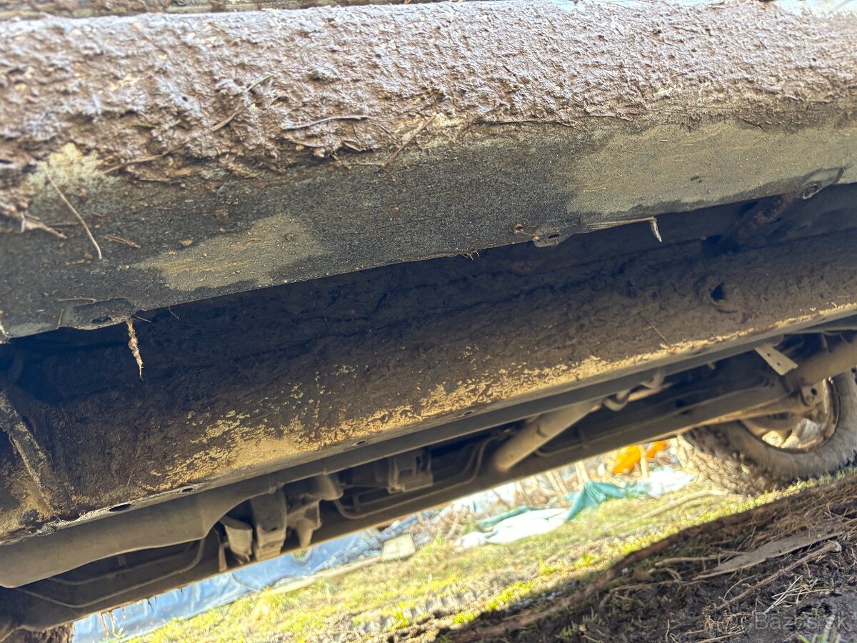 Predám Suzuki Grand Vitara 2.0 Diesel 4x4 - 10