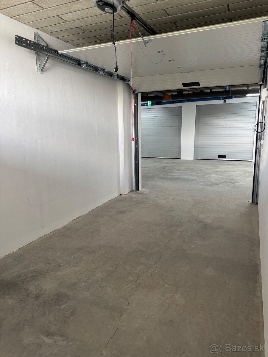 Garáže na prenájom na ZVONČEKOVEJ ul. v Michalovciach - 10