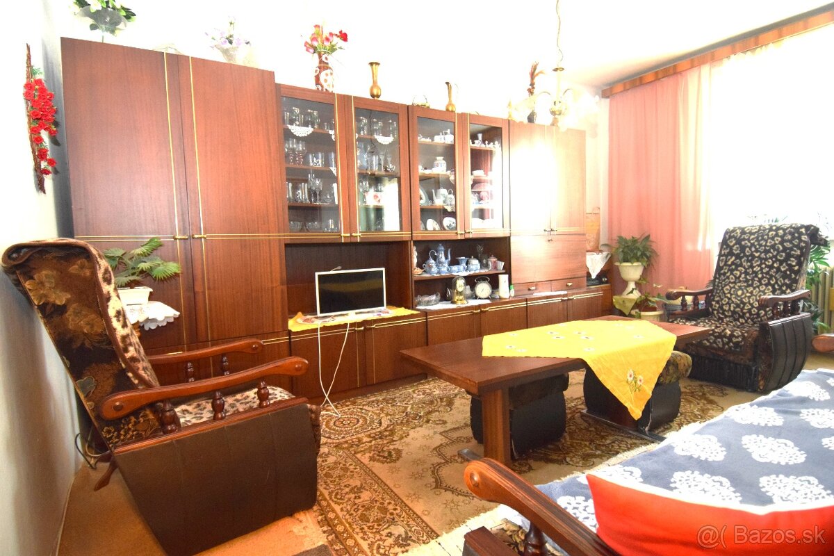 Na predaj dvojizbový byt s balkónom. + garáž. - 10