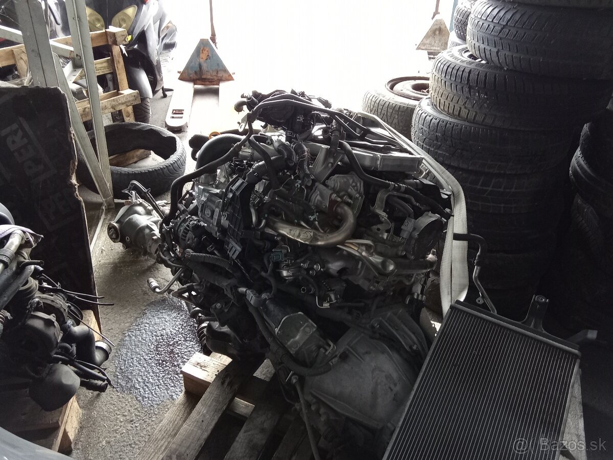 Toyota hilux 2.4 diesel rok 2023 zelená tmavá metalíza - 10