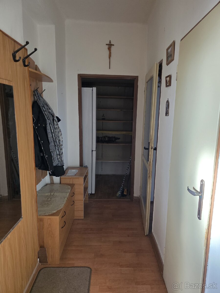 Predám 2 izbový byt - Levice - 10