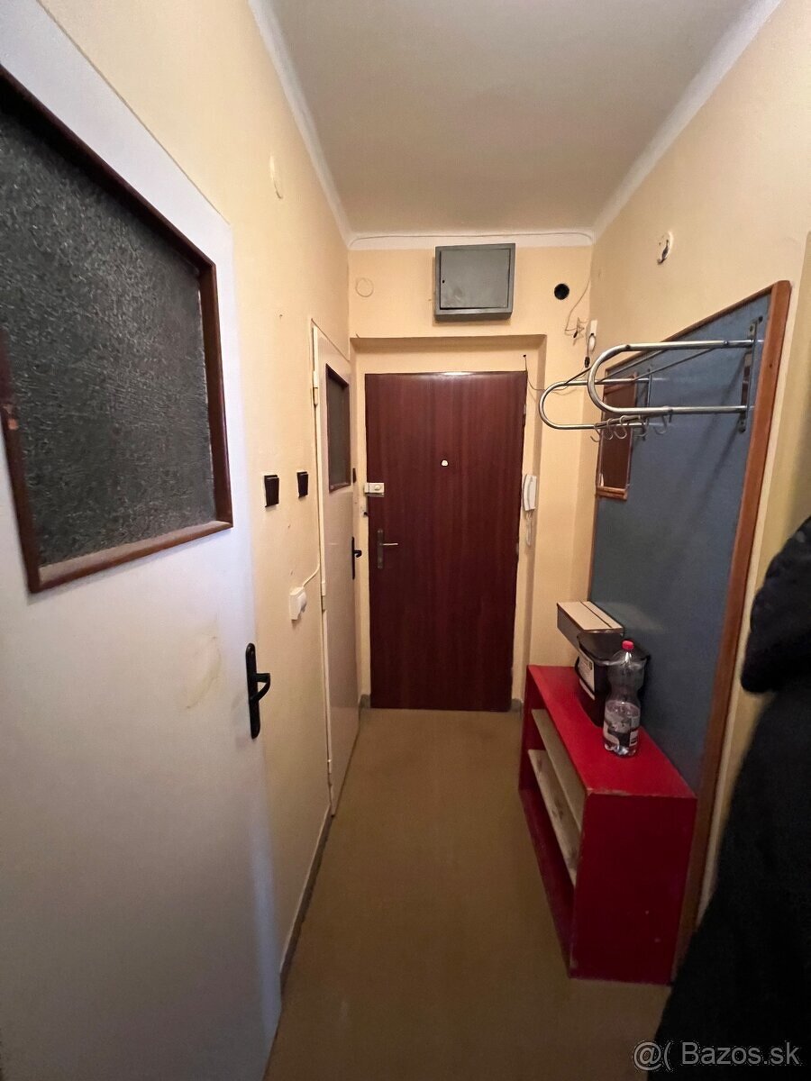 Na predaj tehlový 2 izbový byt, centrum Šurany - 10