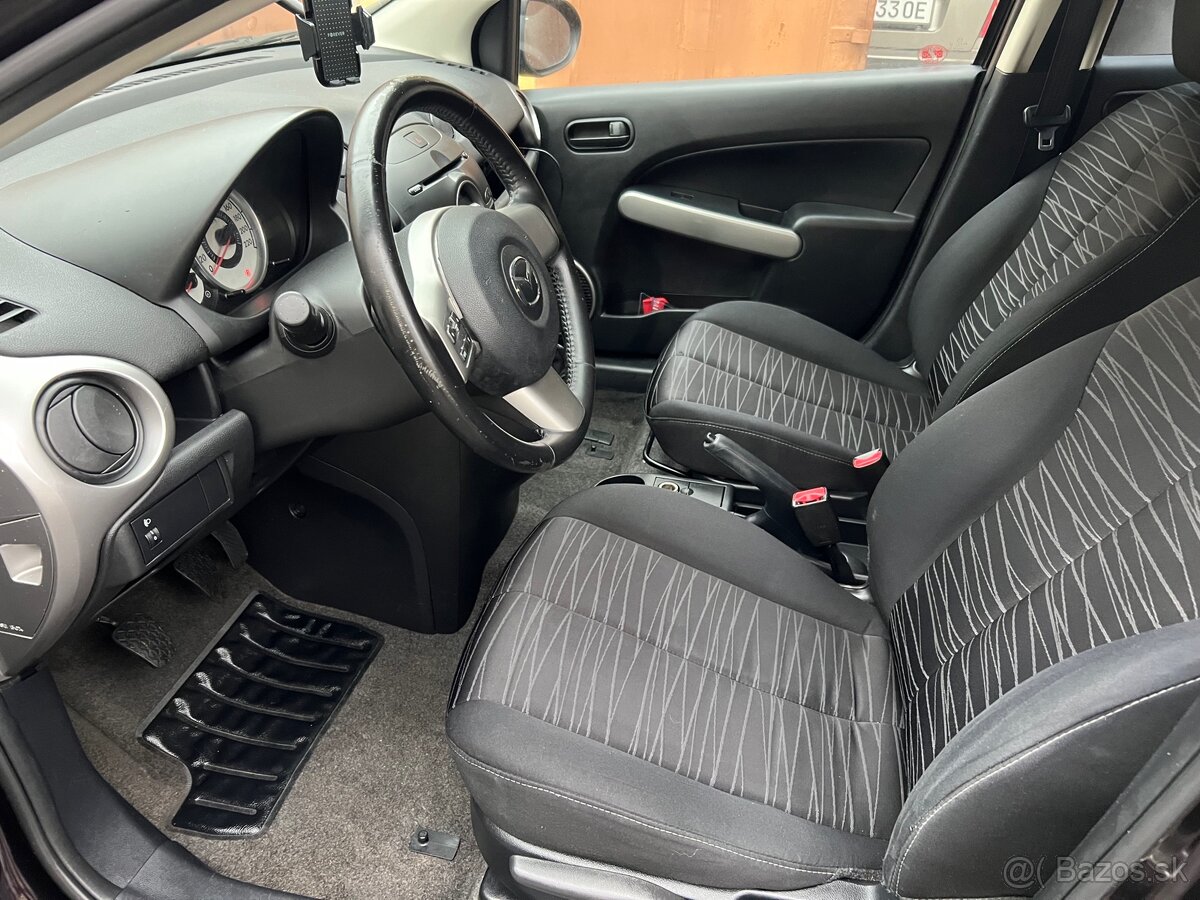 Mazda 2 - 10