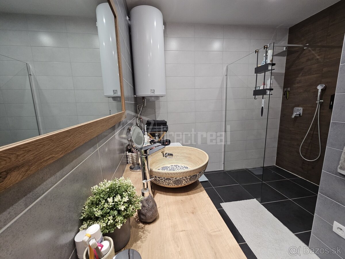 Moderný, veľmi pekný 3 izbový byt s terasou a 2 parko… - 10