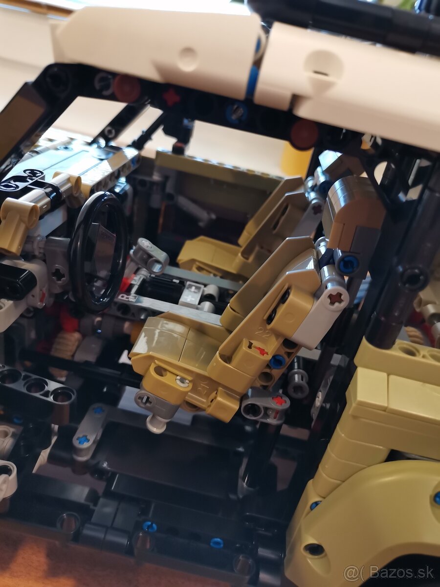 Land Rover Defender - 10