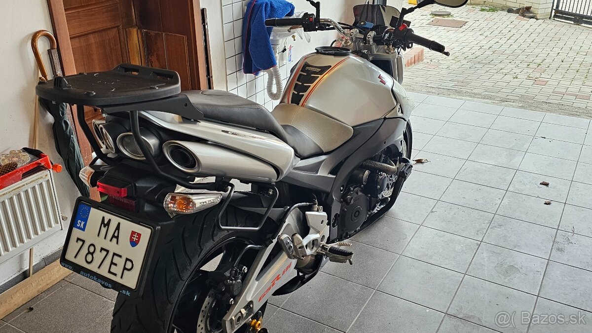 Suzuki GSR 600 - 10