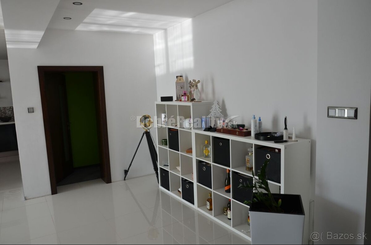 DOBRÉ REALITY - priestranný rodinný dom s veľkým pozemkom v - 10