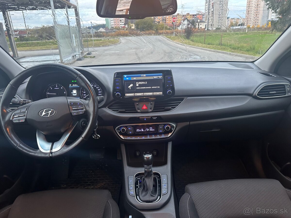 Hyundai i30 CW AUTOMAT 1.6 CRDi 85kw Family SR vozidlo - 10