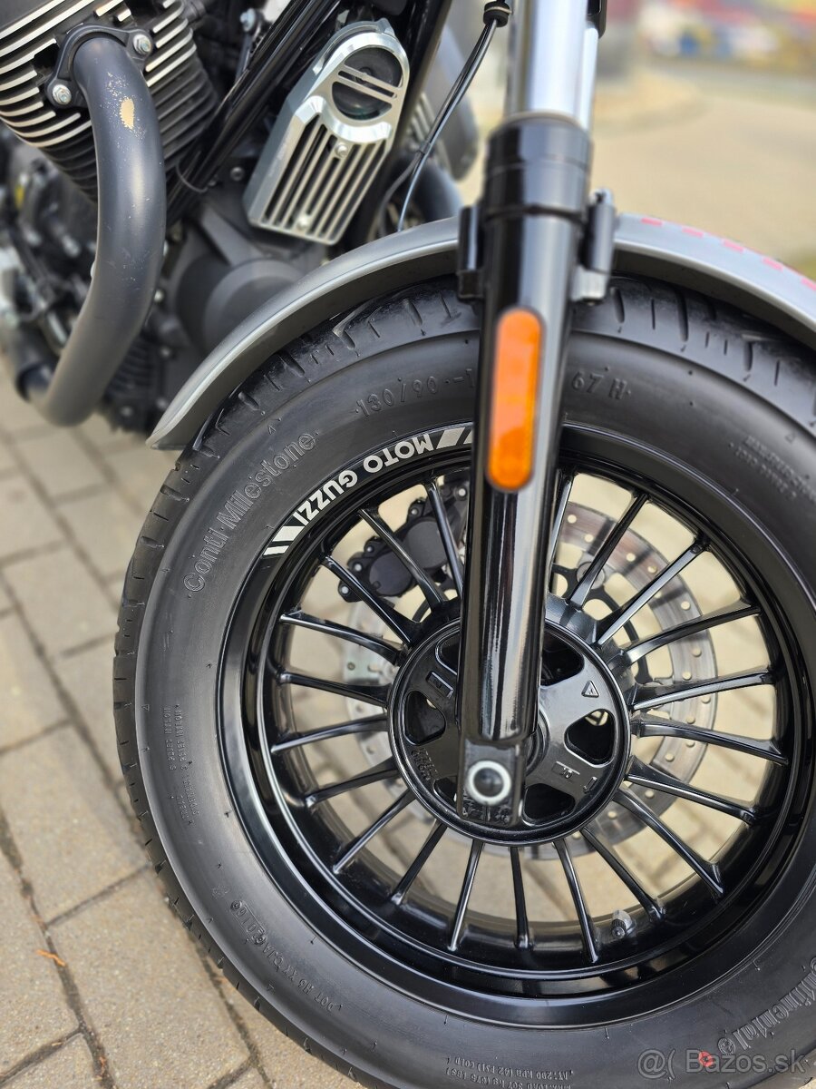 Moto Guzzi V9 Bobber - 10