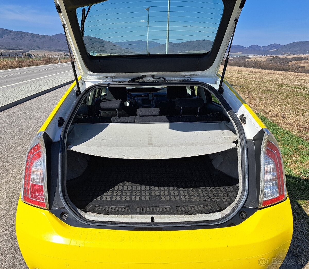 Predám Toyota Prius 1.8 Hybrid 2012 - 10