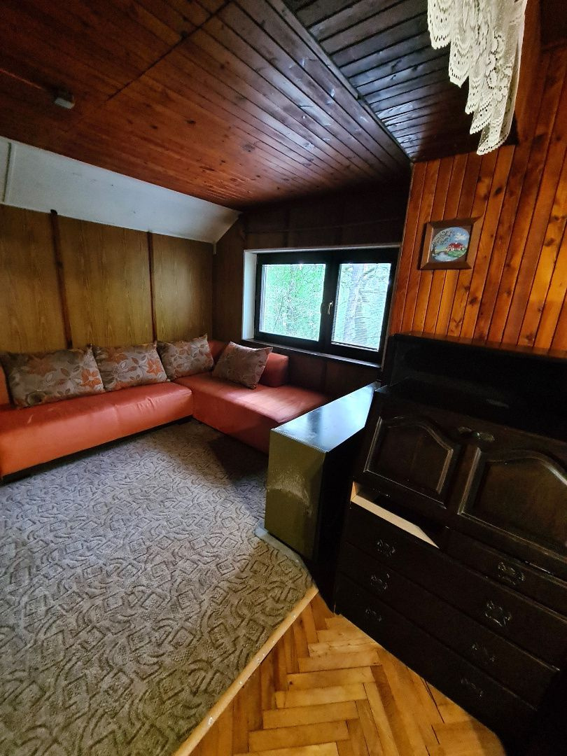 Zaujímavá pekná priestranná murovaná chata v prírode - 10