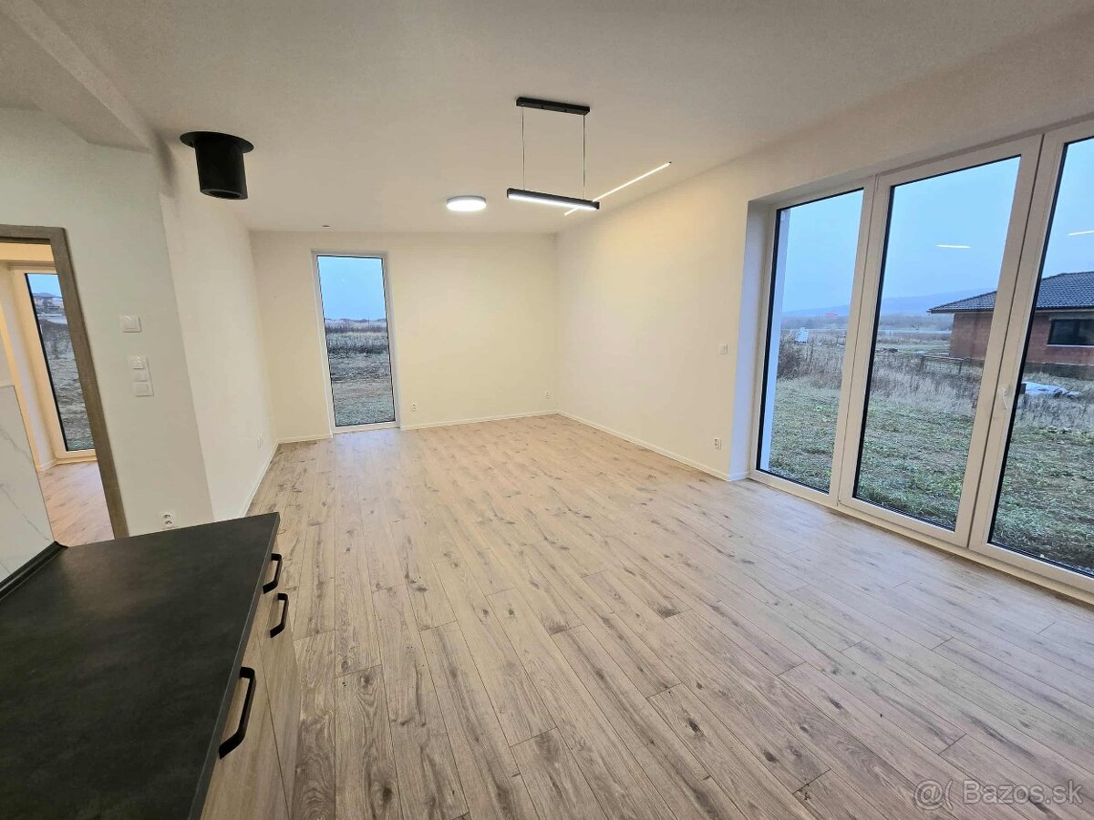 Na predaj moderná 4-izbová novostavba obec Svinia - 10