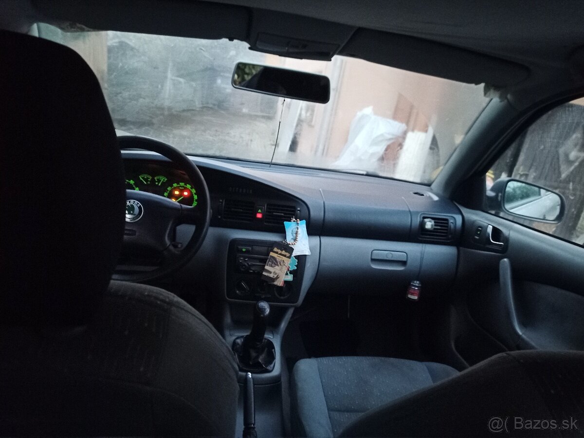 Škoda Octavia 1 1.6 rozpredám - 10