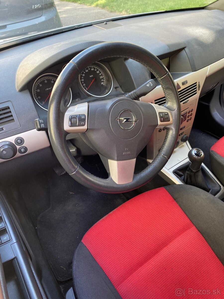 Predám Opel Astra H GTC 1,6 Benzín - 10