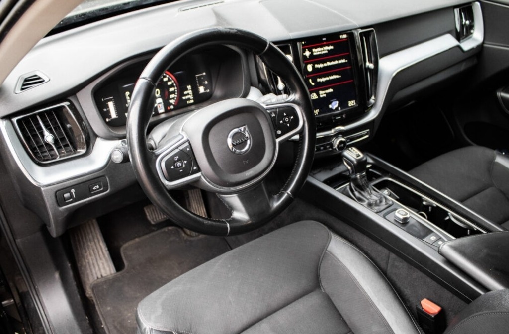 Volvo XC60 D4 Momentum, 140kW (2019) - 10