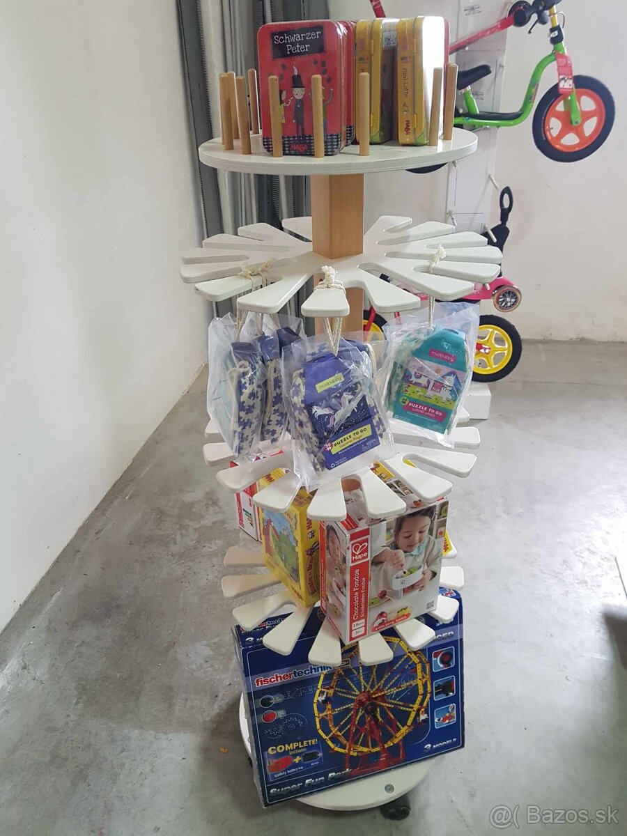 Regal, stojany a závesný system do predajne - 10