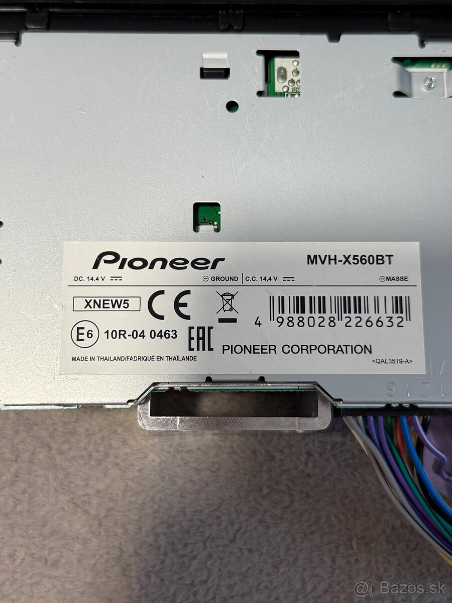 Pioneer MVH-X560BT - 10