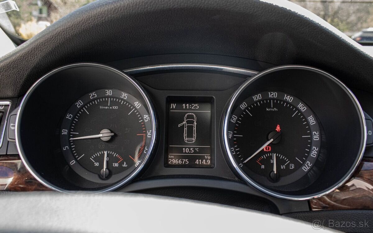 Škoda Superb Combi 2.0 TDI 2011 - 10