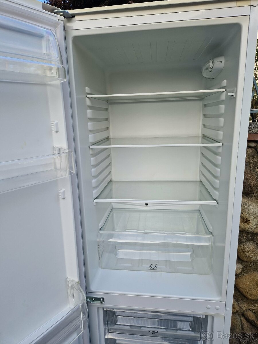 Electrolux chladnička s mrazničkou dole - 10