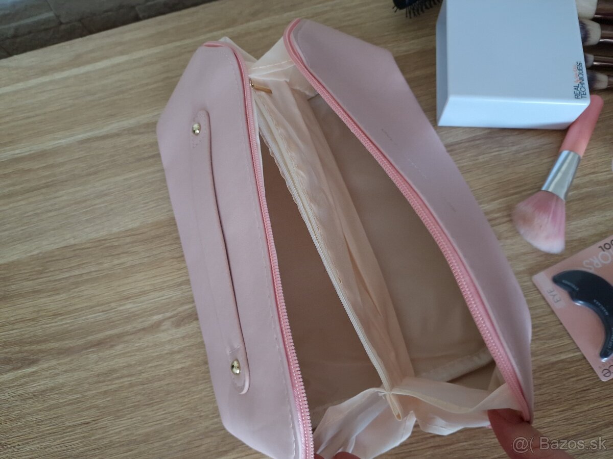 Veľký balík kozmetiky a štetcov - 10