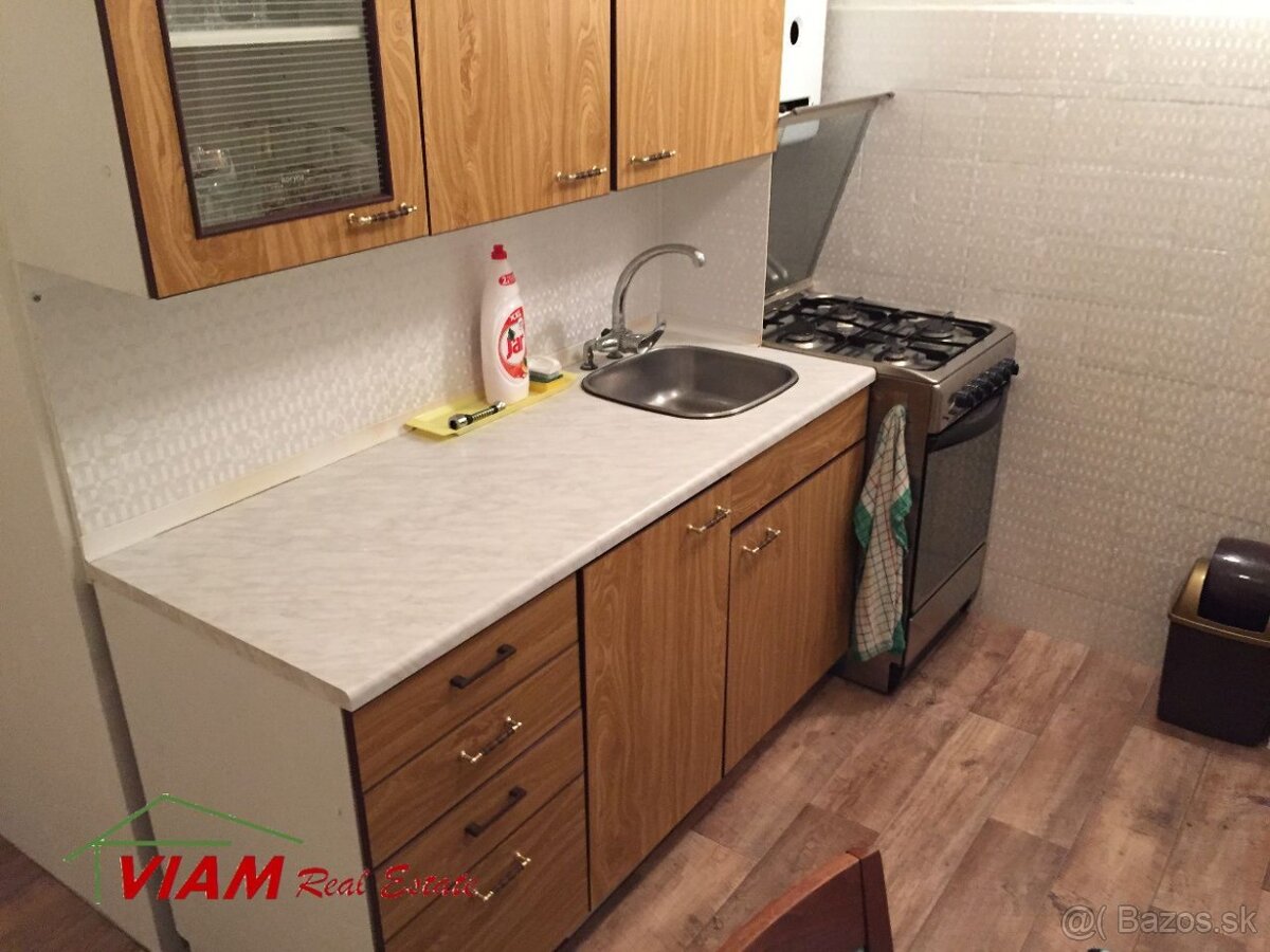 Na predaj 3 izbový byt Trenčín, 28. októbra - 10