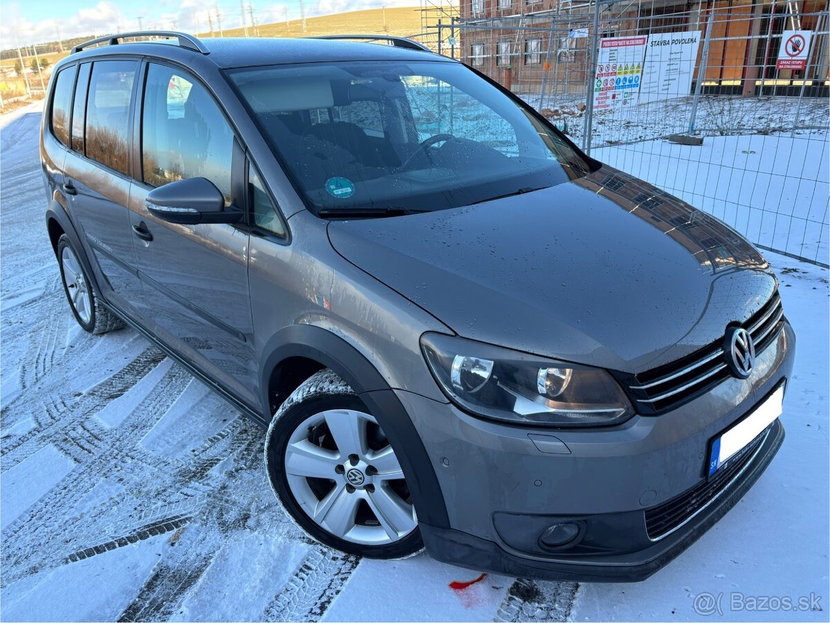 VOLKSWAGEN TOURAN CROSS 2,0 TDI - 10