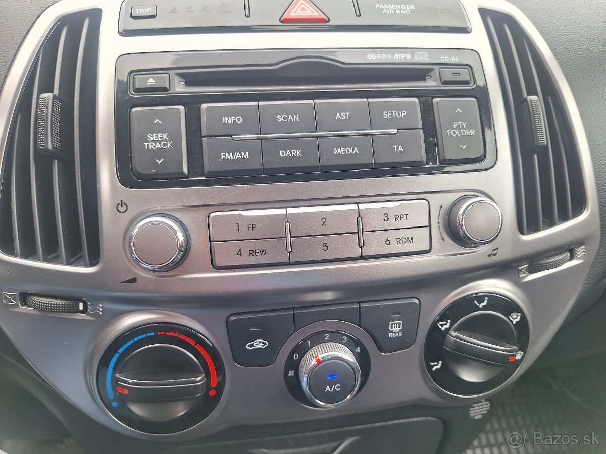 HYUNDAI I20 BENZIN ROK 2013 KLÍMA - 10