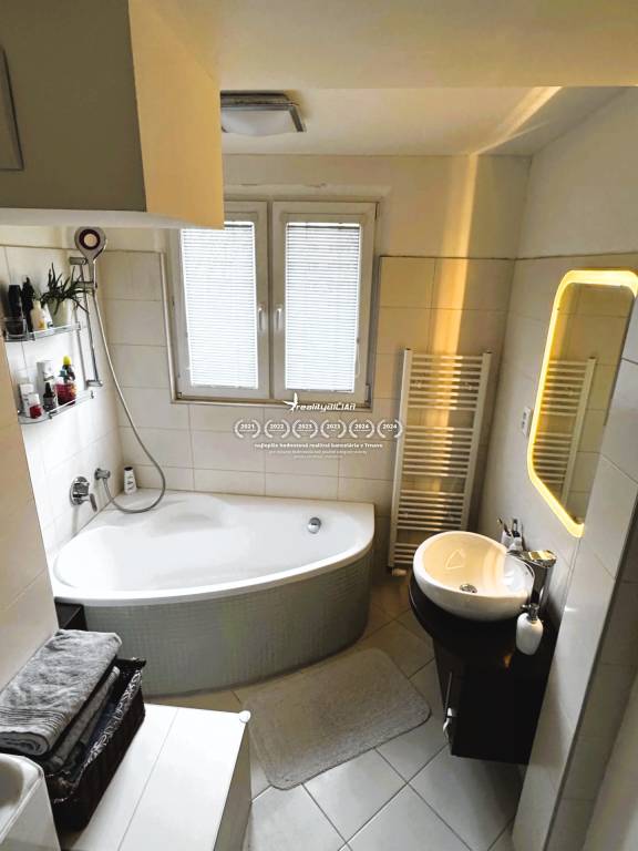 REZERVOVANÉ - Na predaj 4-izbový tehlový byt na Družbe - 10