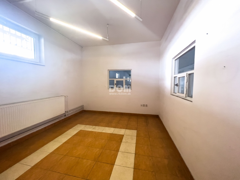 rkDOM | Prenájom skladovej haly v priemyselnej časti Žili - 10