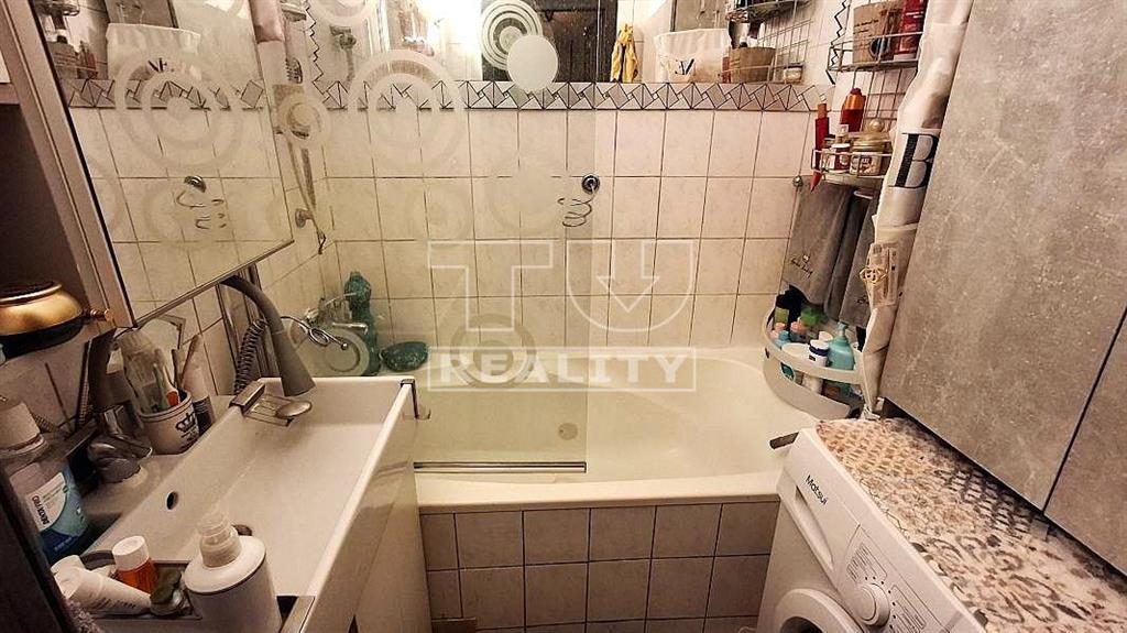 3 izbový čiastočne zrekonštruovaný byt 78 m2 s loggiou –... - 10