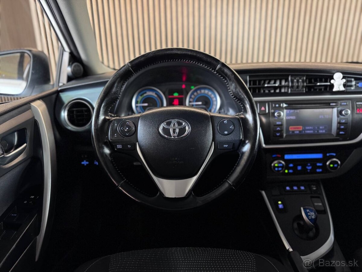 Toyota Auris 1.8 Hybrid A/T 2014 - 10