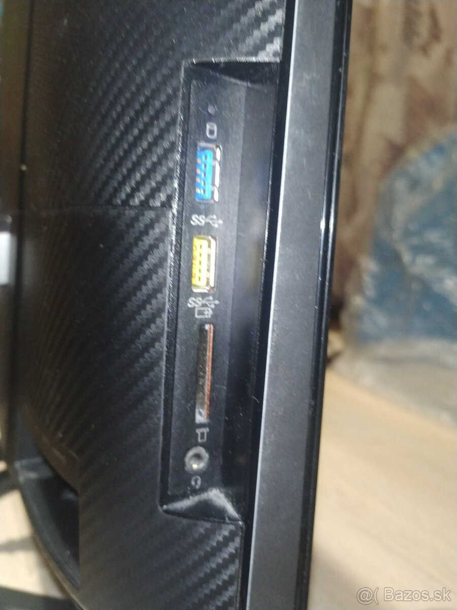 All in one Lenovo 24“ FHD. AMD 4C+8G. SSD 512GB + 1TB. 16GB. - 10