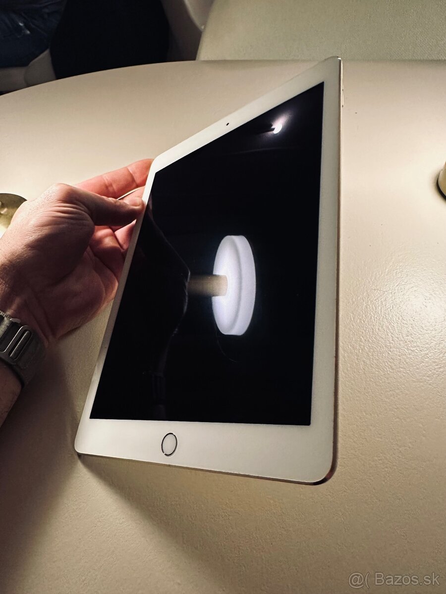 iPad Air 2 zlatý 128GB - 10