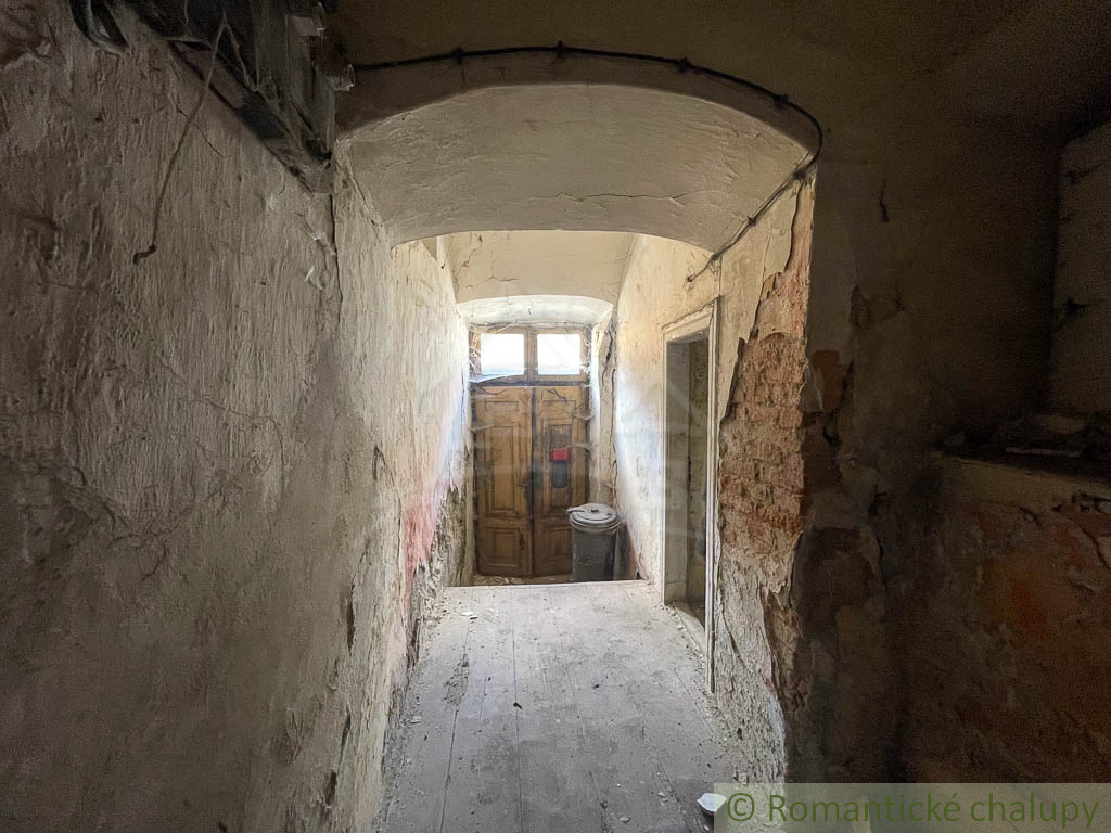 Historický meštiansky dom v centre Kremnice – investičná p - 10