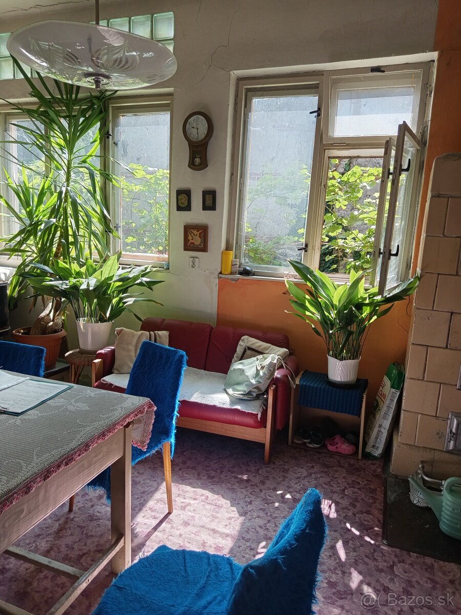 NA predaj rodinný dom v úplnom centre mesta LEvice - 10