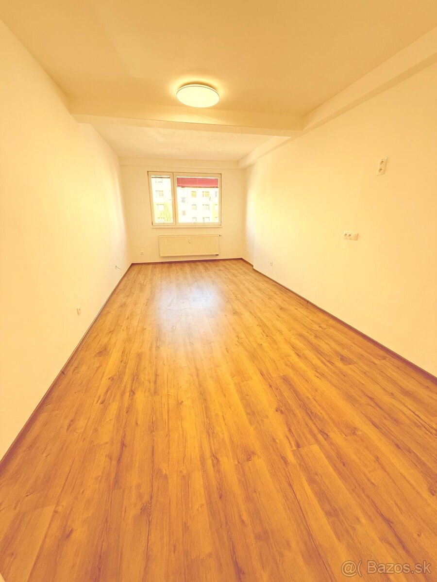 Na predaj 3 izbový zrekonšt.byt v Brezne-Mazorníkovo - 10