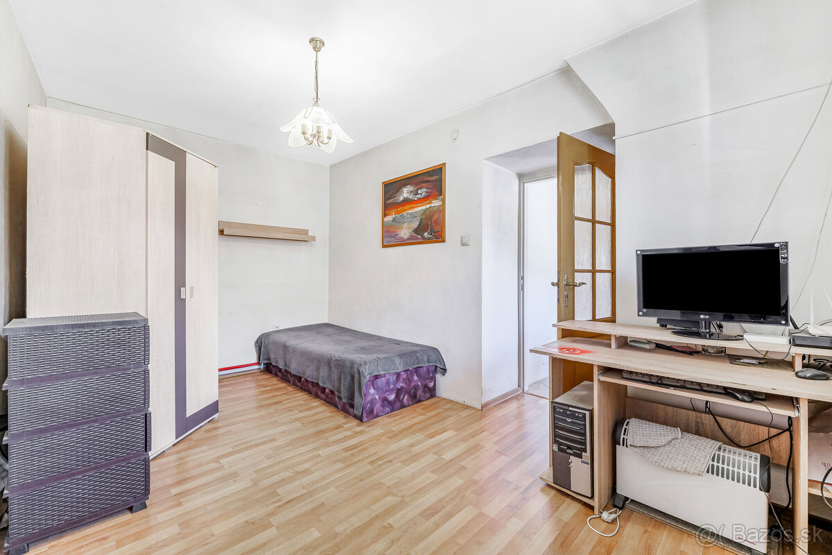 Na predaj útulný kamenný dom s garážou a záhradou |Turňa n/B - 10