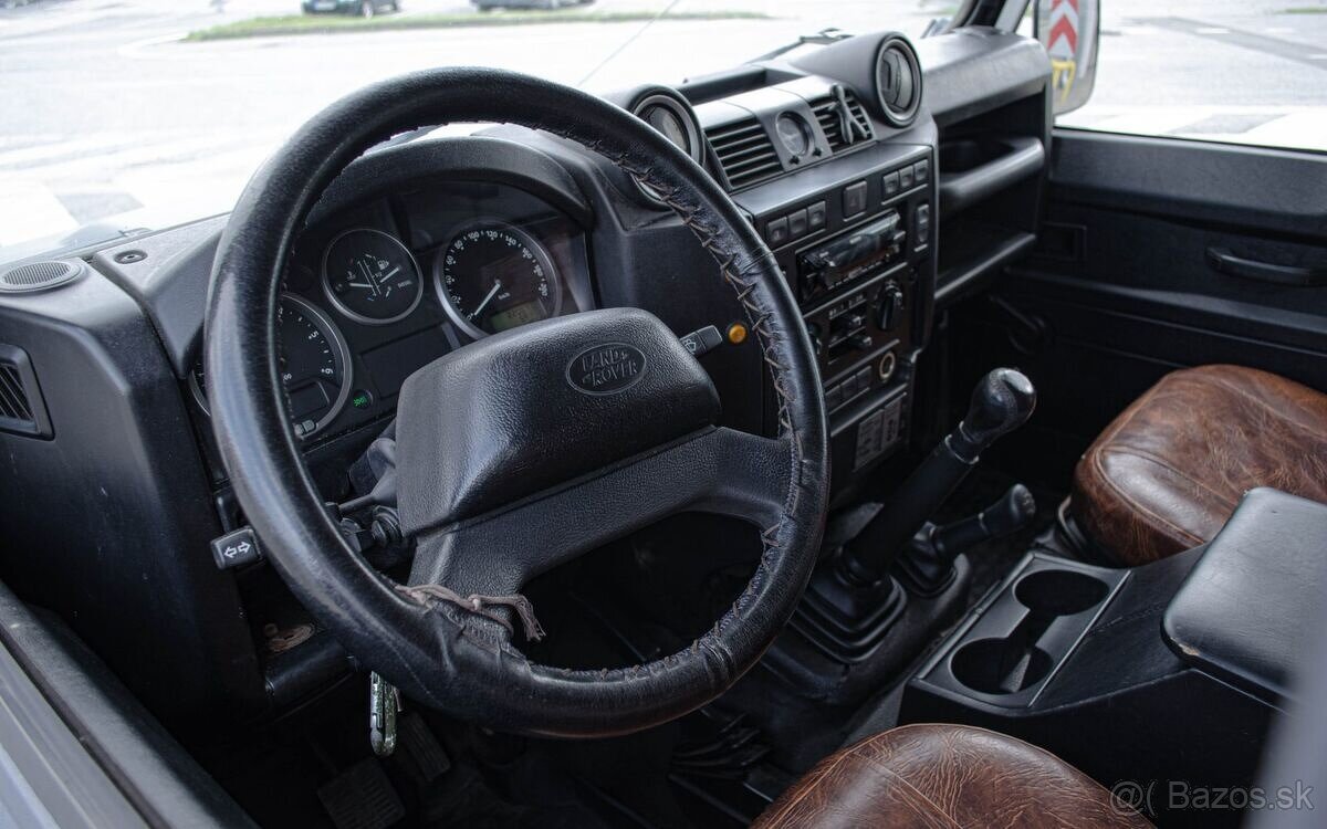 Land Rover Defender SW110 2.4 TD4 - 10
