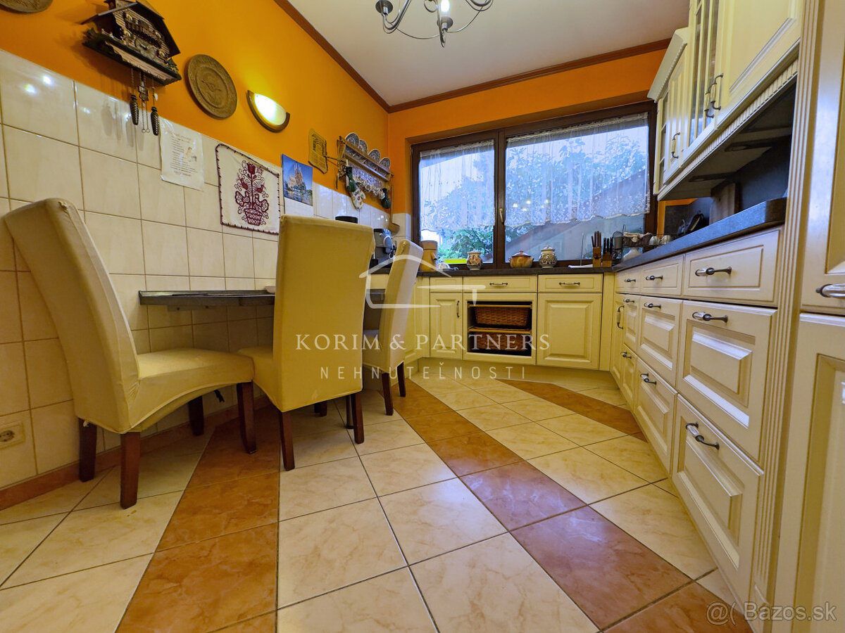 Atypický, priestranný rodinný dom v tichej časti Komárna - 10